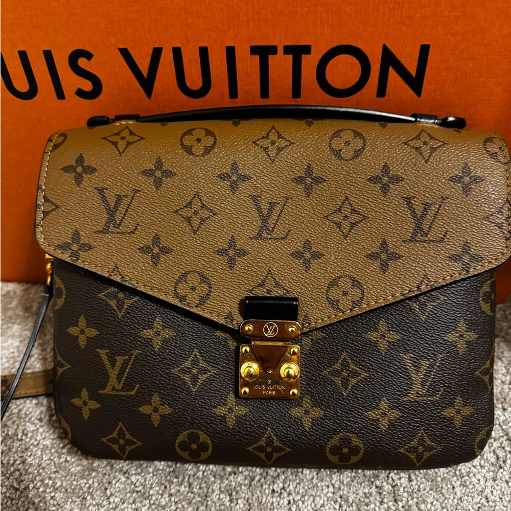 Louis Vuitton reverse monogram Pochette Métis